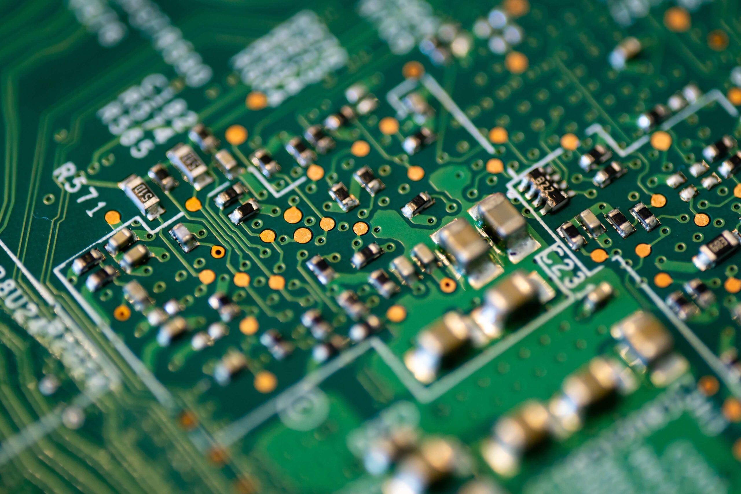 En qué consiste el montaje SMD de circuitos electrónicos? - AMMi Technologies